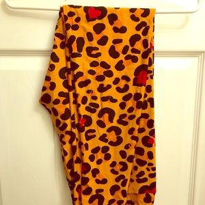 LuLaRoe Happy ❤️s leopard heart leggings TC